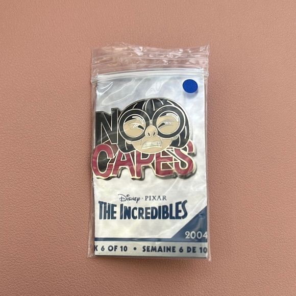Disney Store Exclusive Pixar Edna Mode The Incredibles No Capes Pin 2004 - Picture 1 of 3